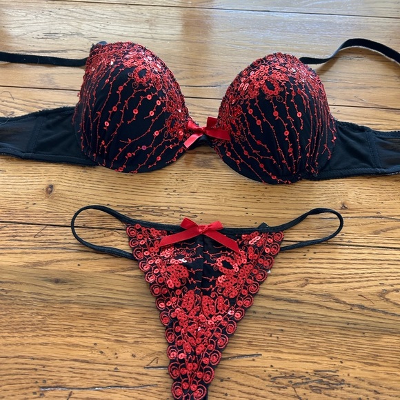 Fredricks of Hollywood - Picture 1 of 10